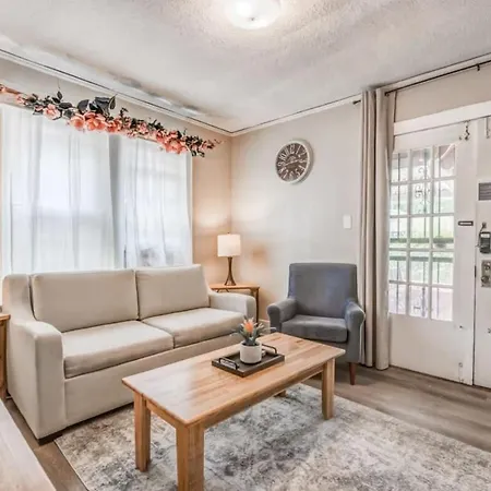 Near Shopping & Dining- Magic In Midtown- Unit B Apartamento